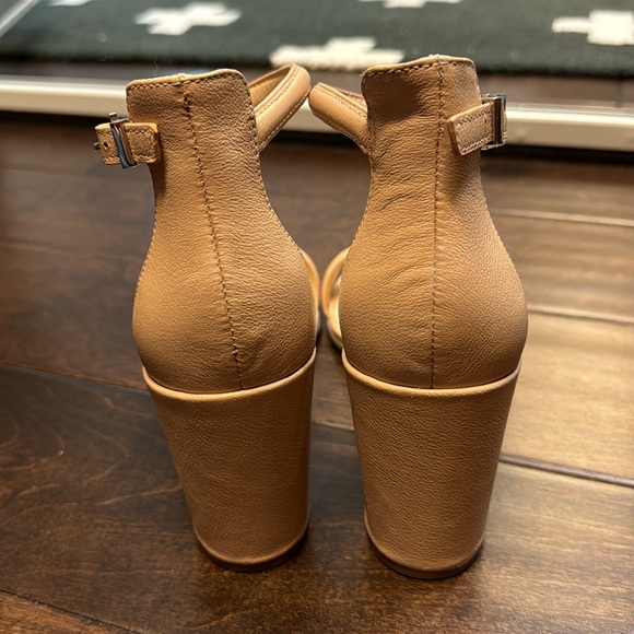 Reaction Kenneth Cole Lolita Strappy Heels size 9 - Picture 3 of 11